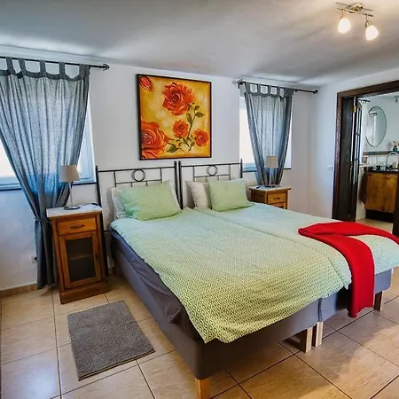 La Casa De Al Lado